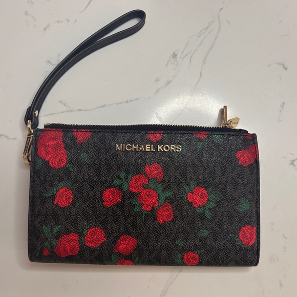 Michael Kors Rose Wristlet- NWOT - Picture 15 of 17